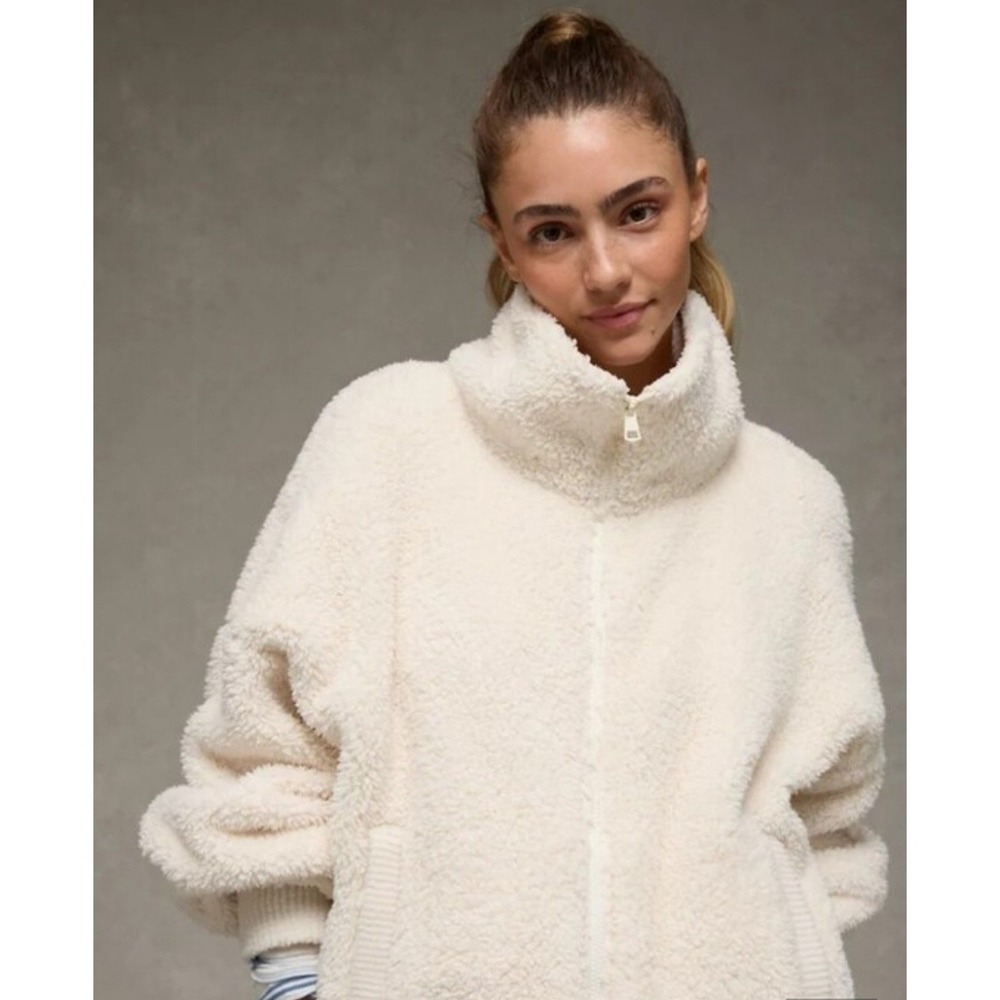 American Eagle Seriously Huggable Sherpa Fleece Full Zip Jacket Cream Medium
